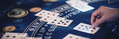 Permainan live-dealer dengan penyiaran multi-kamera berkualitas tinggi Antarmuka live-dealer Joker Gaming dengan dealer video asli